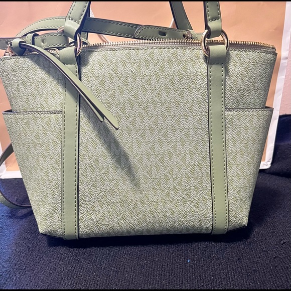 Michael Kors Sullivan Tote Sm Light Sage & Wallet - Picture 3 of 13